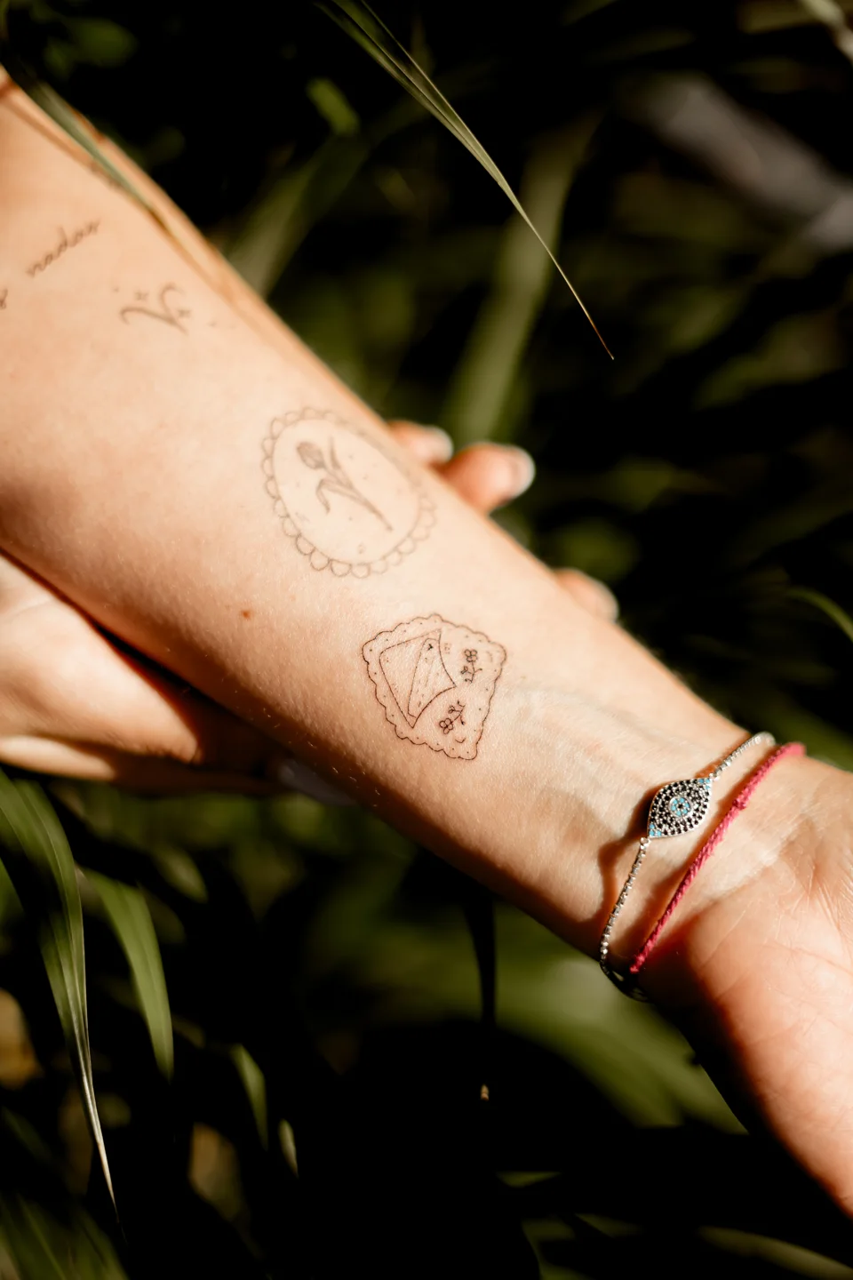 Prática e tatuagens realizadas por alunos da Academy.